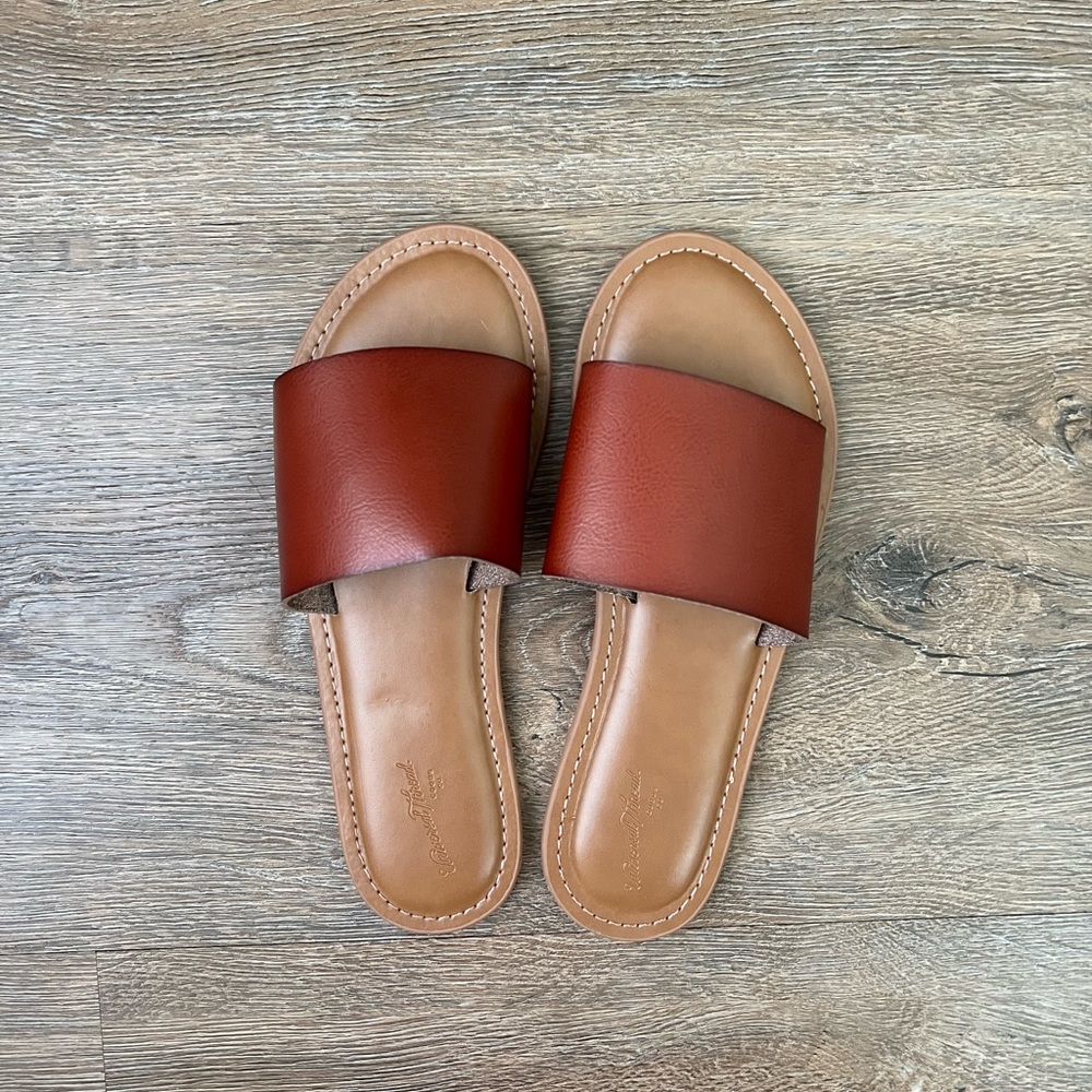 Universal Thread Goods Co. Sandals Size 6